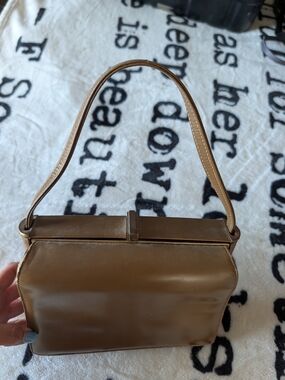 Classic Structured Shoulder Bag in Tan Brown